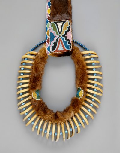 熊爪项链，Mesquakie，c.1835 作者 American School